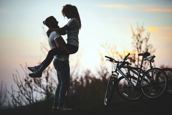 Belo jovem casal amoroso — Fotografia de Stock