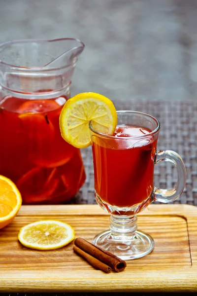 Refrescante limonada de frutas de verano —  Fotos de Stock