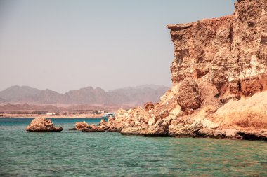 Güzel Uçurumun kıyısında