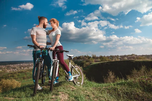 Mooi jong paar in liefde — Stockfoto