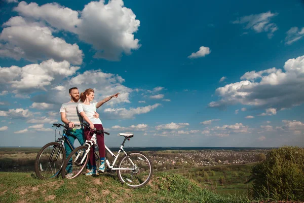 Mooi jong paar in liefde — Stockfoto