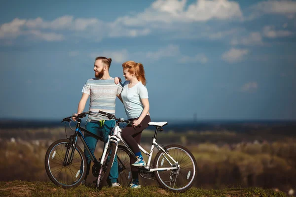 Mooi jong paar in liefde — Stockfoto