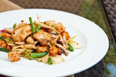 Güzel karışık salata 