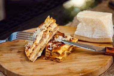 Geleneksel lazanyaya yakın çekim