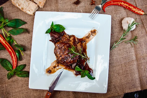 Belo bife de porco suculento — Fotografia de Stock