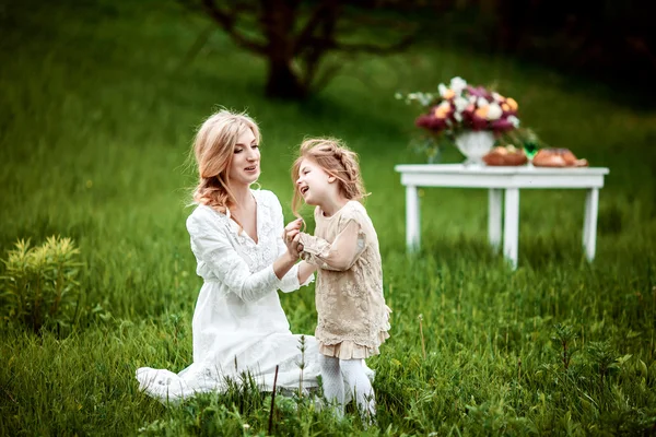 A mother and child playing — Stock Photo, Image