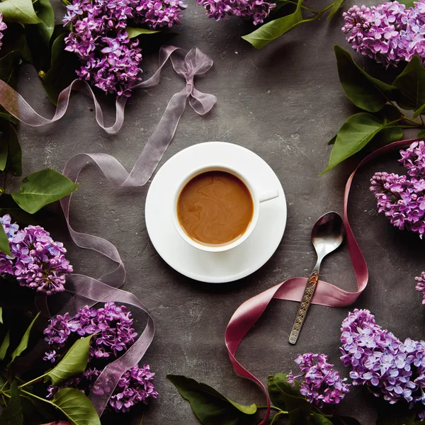 Schöner Hintergrund mit einer Tasse — Stockfoto