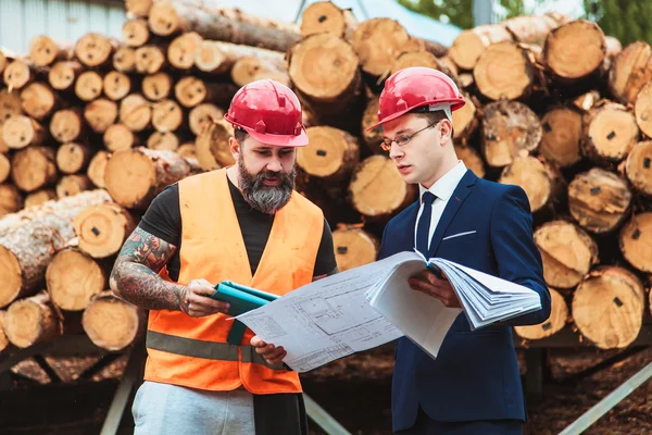 Építész, a ruha és a sisak és a művezető Builder — Stock Fotó