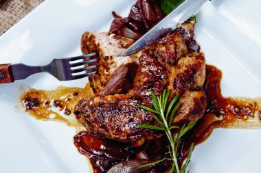 Güzel sulu domuz biftek 