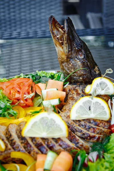 Lucio relleno decorado — Foto de Stock