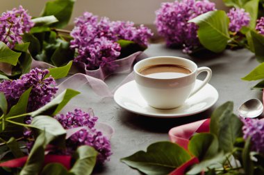 Güzel arka plan ile bir fincan