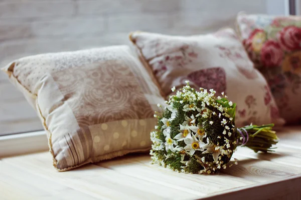 Mooie en originele boeket van bloemen — Stockfoto