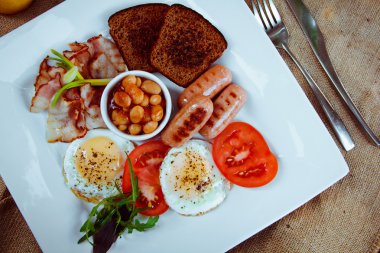 geleneksel tam İngiliz kahvaltısı 