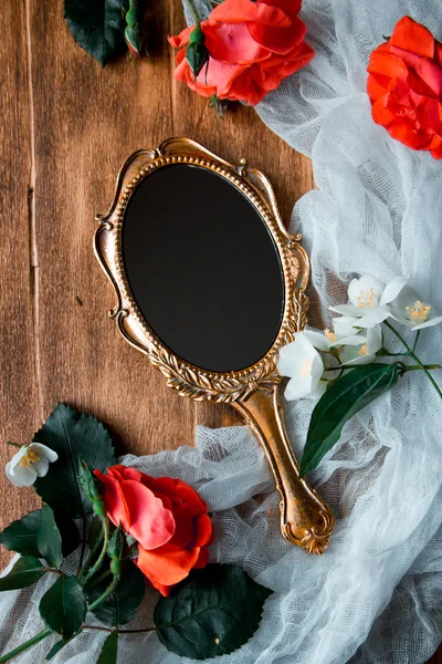 Bonito um espelho vintage — Fotografia de Stock