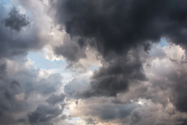 Mooie storm hemel met donkere wolken, Apocalyps — Stockfoto