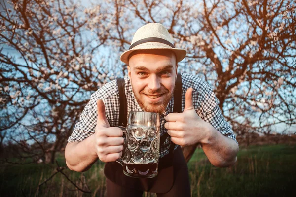Happy smiling man tasting fresh brewed beer — Stock Photo, Image