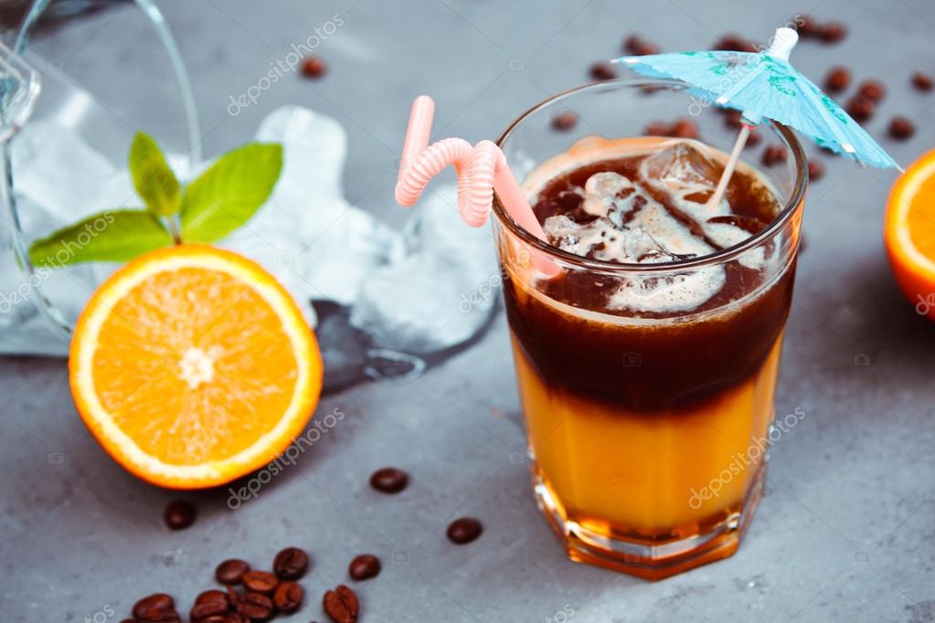 апельсиновый бамбл кофе. бамбл кофемания. эспрессо с апельсиновым соком. апельсиновый бамбл кофе. фраппе бамбл.