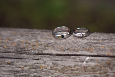 Güzel nişan yüzüğü yalan ahşap stand