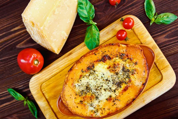 Lazanya (İtalyan tombul etli börek ve peynir kahvaltilari) — Stok fotoğraf