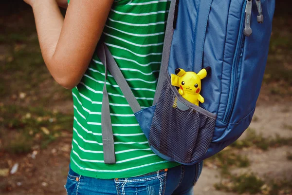 Victory Park i Poltava, Ukraina - Sep 03.09.2016: Pikachu. Lekepikk fra den berømte tegneserien og pokemonen sier: . – stockfoto