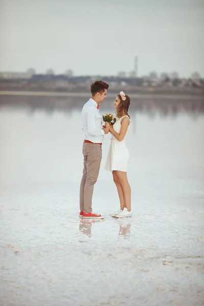 Couple enjoying on  the  beach. — Stock Photo, Image