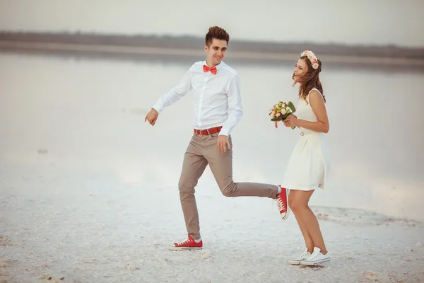 Couple enjoying on  the  beach. — Stock Photo, Image