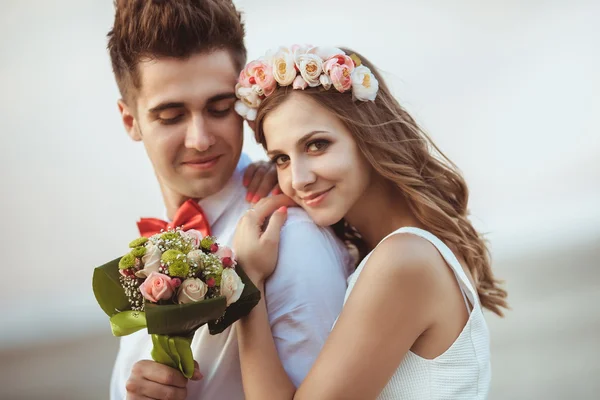 Young smiling couple — Stock Photo, Image