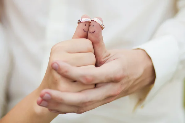 Wedding couple with   funny fingers characters — Stock Photo, Image