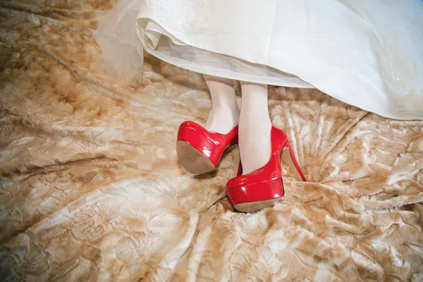 Wedding details - red brides shoes — Stock Photo, Image