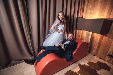 mutlu genç gelin ve damat