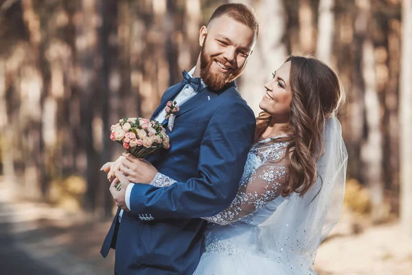 Happy bride and groom at wedding — Stock Photo, Image