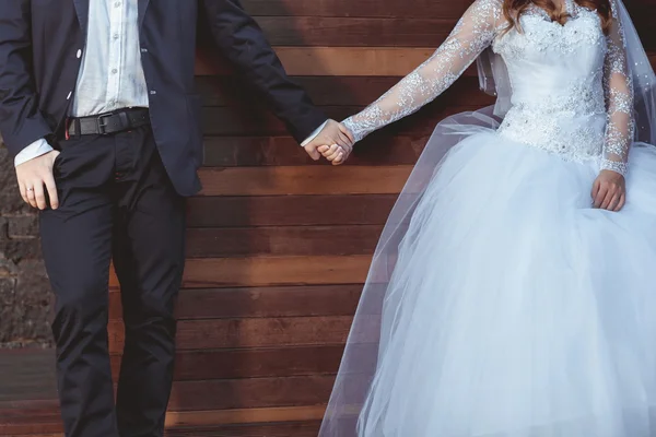 Bride and groom holding hands — Stock Photo, Image