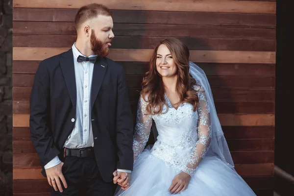 Happy young bride and groom — Stock Photo, Image