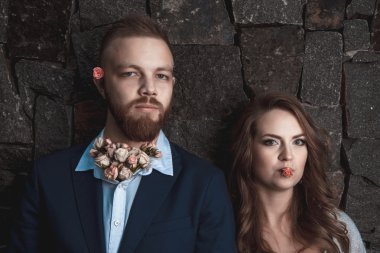 Gelin ve damat çiçekleri ile