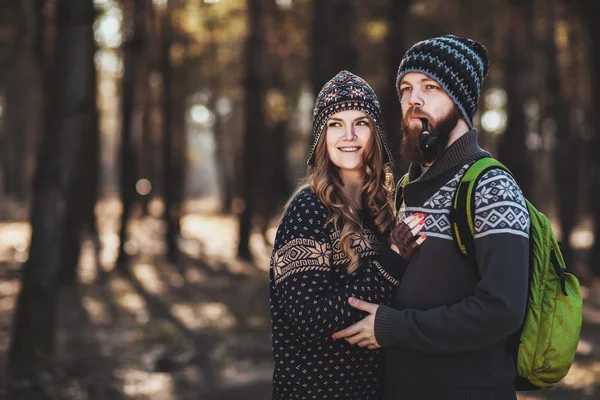 Couple of hikers in the wood — Stock Photo, Image