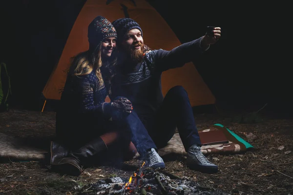 Couple taking selfie — Stock Photo, Image