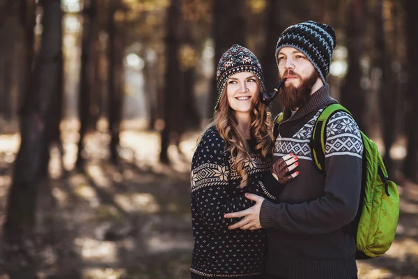 Couple of hikers in the wood — Stock Photo, Image