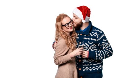 Güzel çift şapkalı Santa şampanya ile eğleniyor