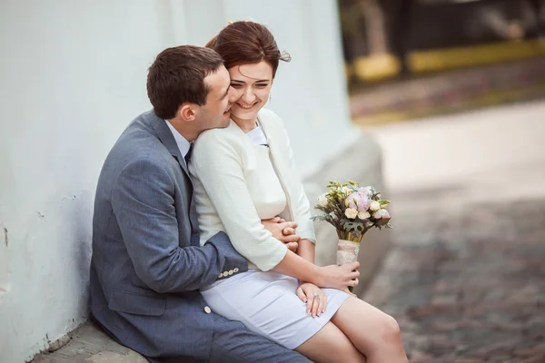 Beautiful young wedding couple — Stock Photo, Image