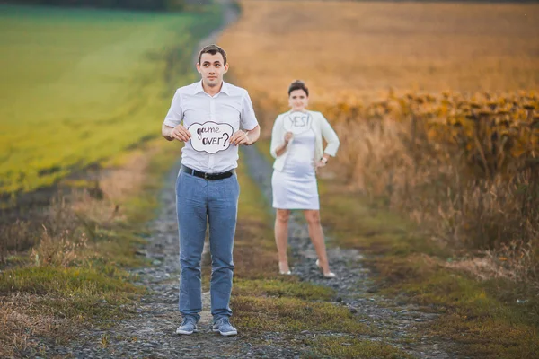 Belo jovem casal de casamento — Fotografia de Stock