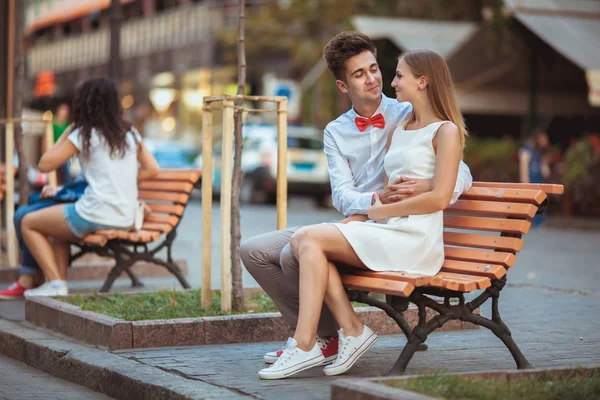 Young smiling couple — Stock Photo, Image