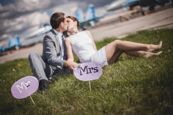 Schönes Hochzeitspaar — Stockfoto