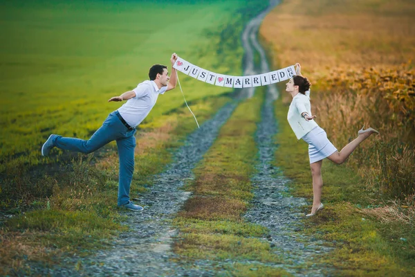 Beau couple de mariage — Photo