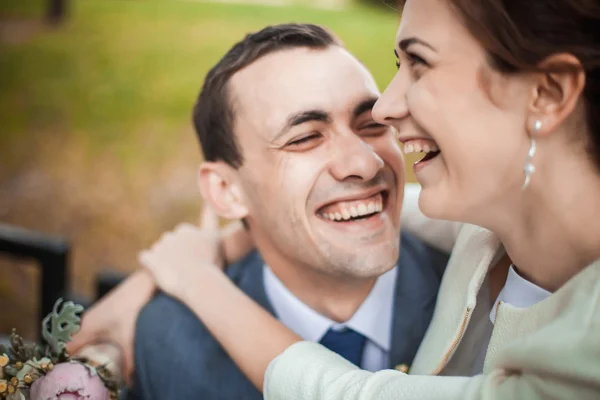 Schönes Hochzeitspaar — Stockfoto