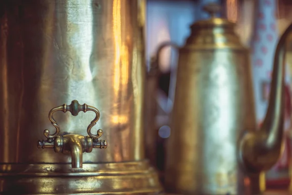 Old copper kettles — Stock Photo, Image