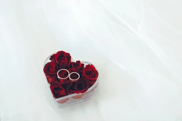 Wedding Gold Rings On Red Rose Petals Heart Shaped — Stock Photo, Image