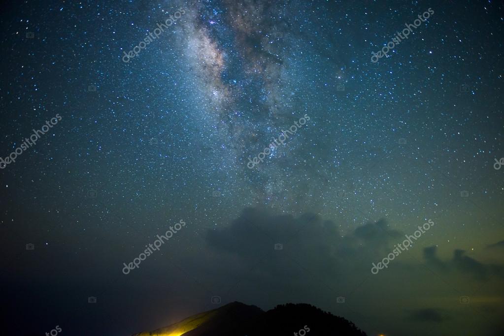 Une Section De La Voie Lactée Et La Galaxie Dandromède