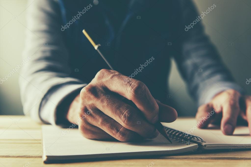 парень пишет холодно