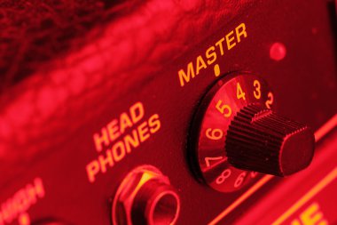 Ana ses ayarı bir gitar amplifikatör