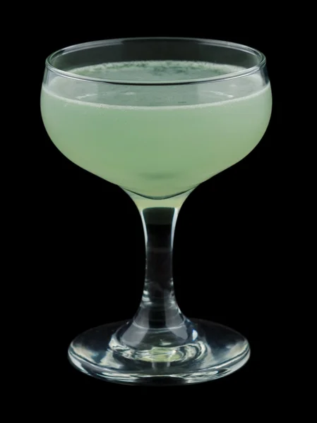 Grüner Geist-Cocktail isoliert auf schwarzem Hintergrund — Stockfoto